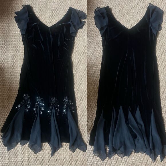 S.L. Fashions VTG Dress Black Velvet Midi Handkerchief Hem Witchy Whimsy Goth - Picture 1 of 9